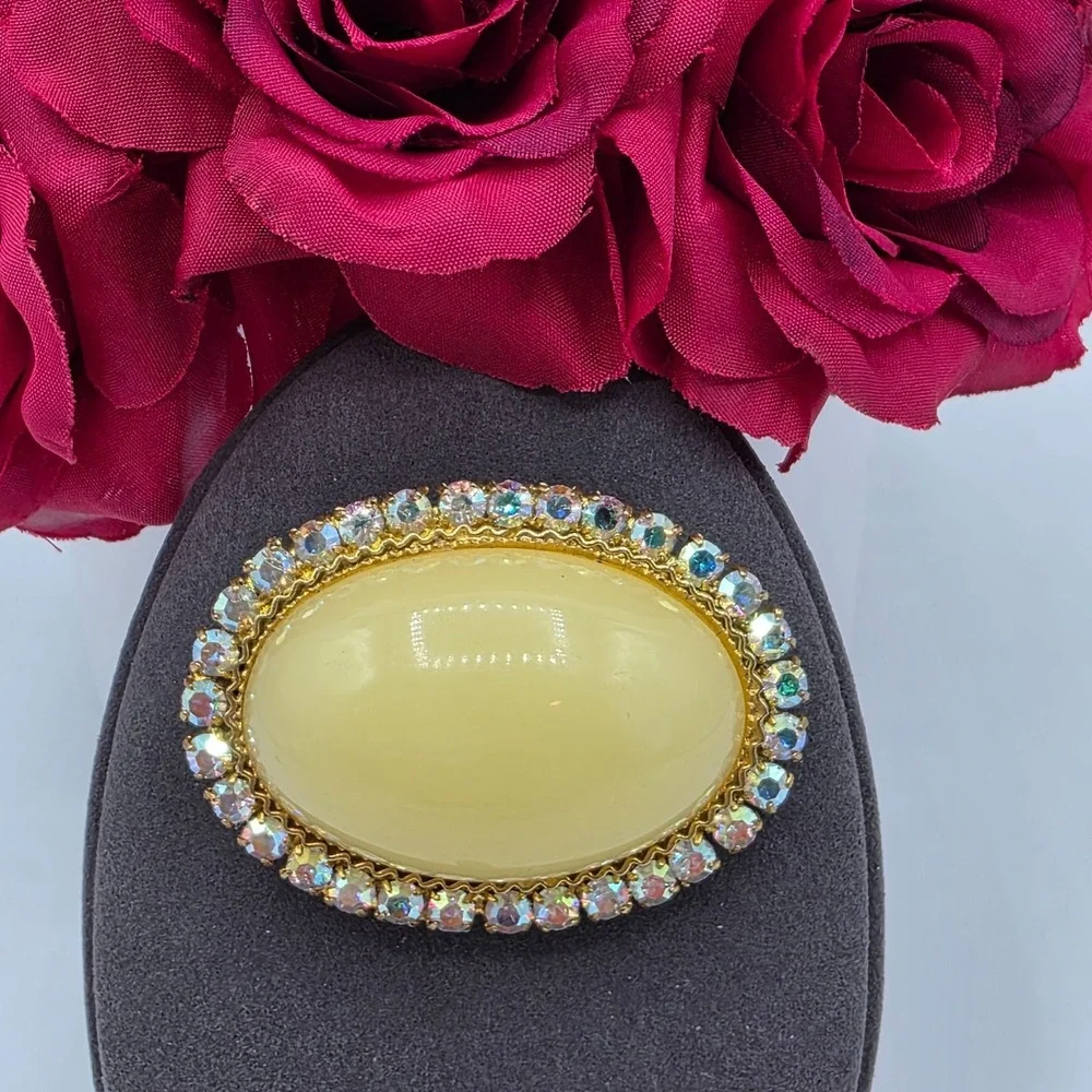 Vintage Oval Yellow Cabochon Brooch Aurora Borealis Rhinestones‎ Pin Glamorous